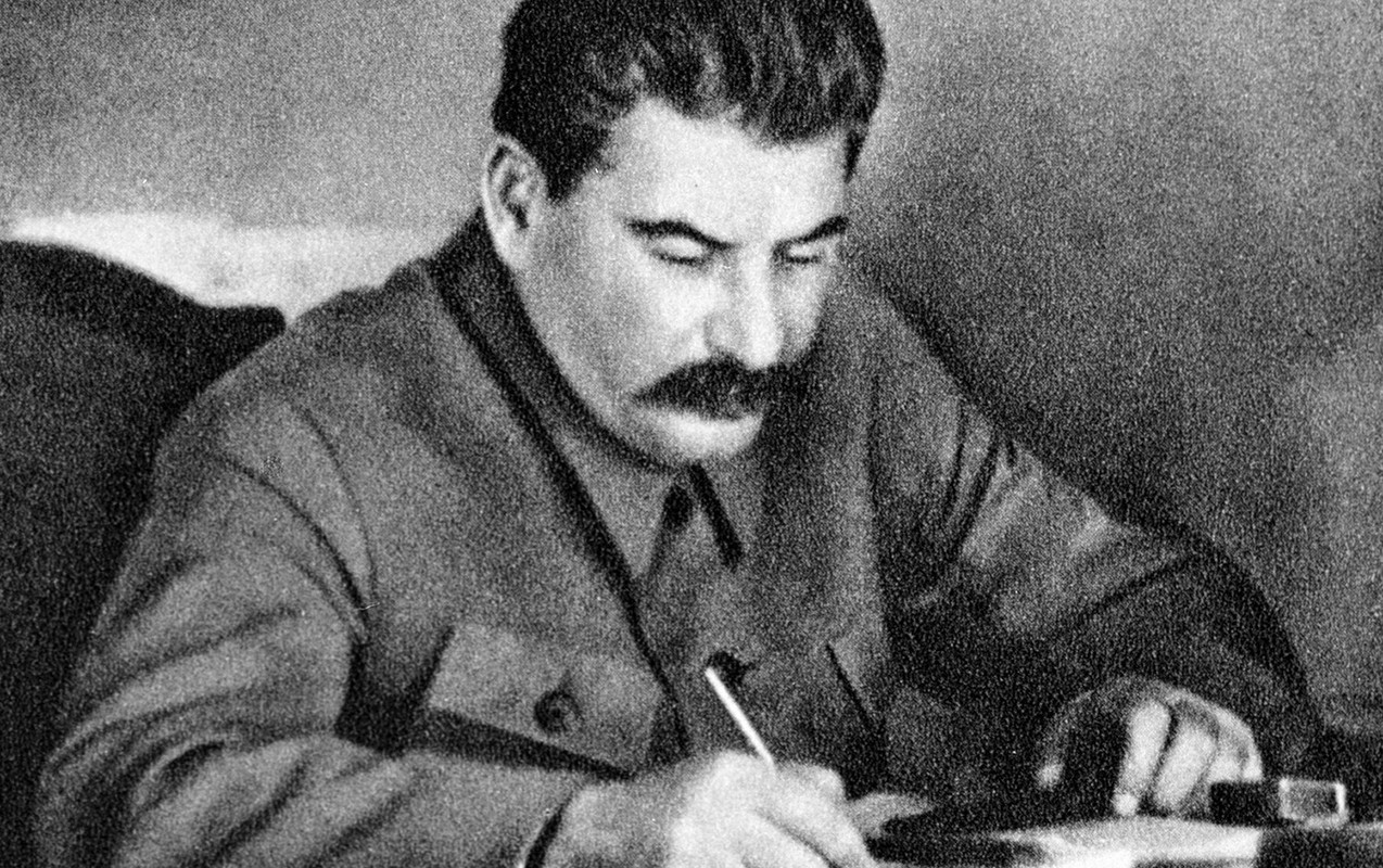 Stalinin imzası olan məxfi sənəd 13,8 min dollara satılıb