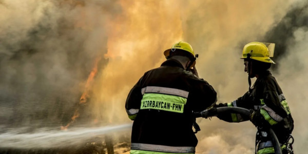 Neft Emalı Zavodundakı yanğın söndürülüb