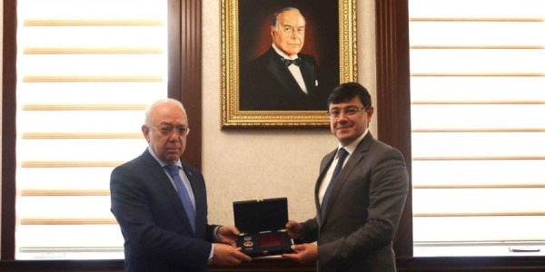 Zurab Xonelidzeyə “Heydər Əliyevin 100 illiyi (1923-2023)” yubiley medalı təqdim olunub