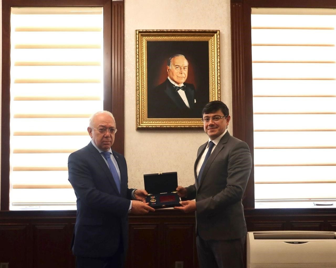 Zurab Xonelidzeyə “Heydər Əliyevin 100 illiyi (1923-2023)” yubiley medalı təqdim olunub