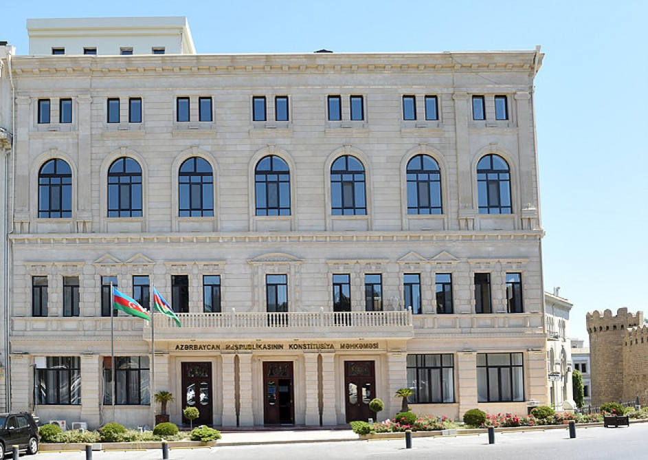 Konstitusiya Məhkəməsi: Borc müqavilələri yazılı sübutlarla təsdiq edilməlidir