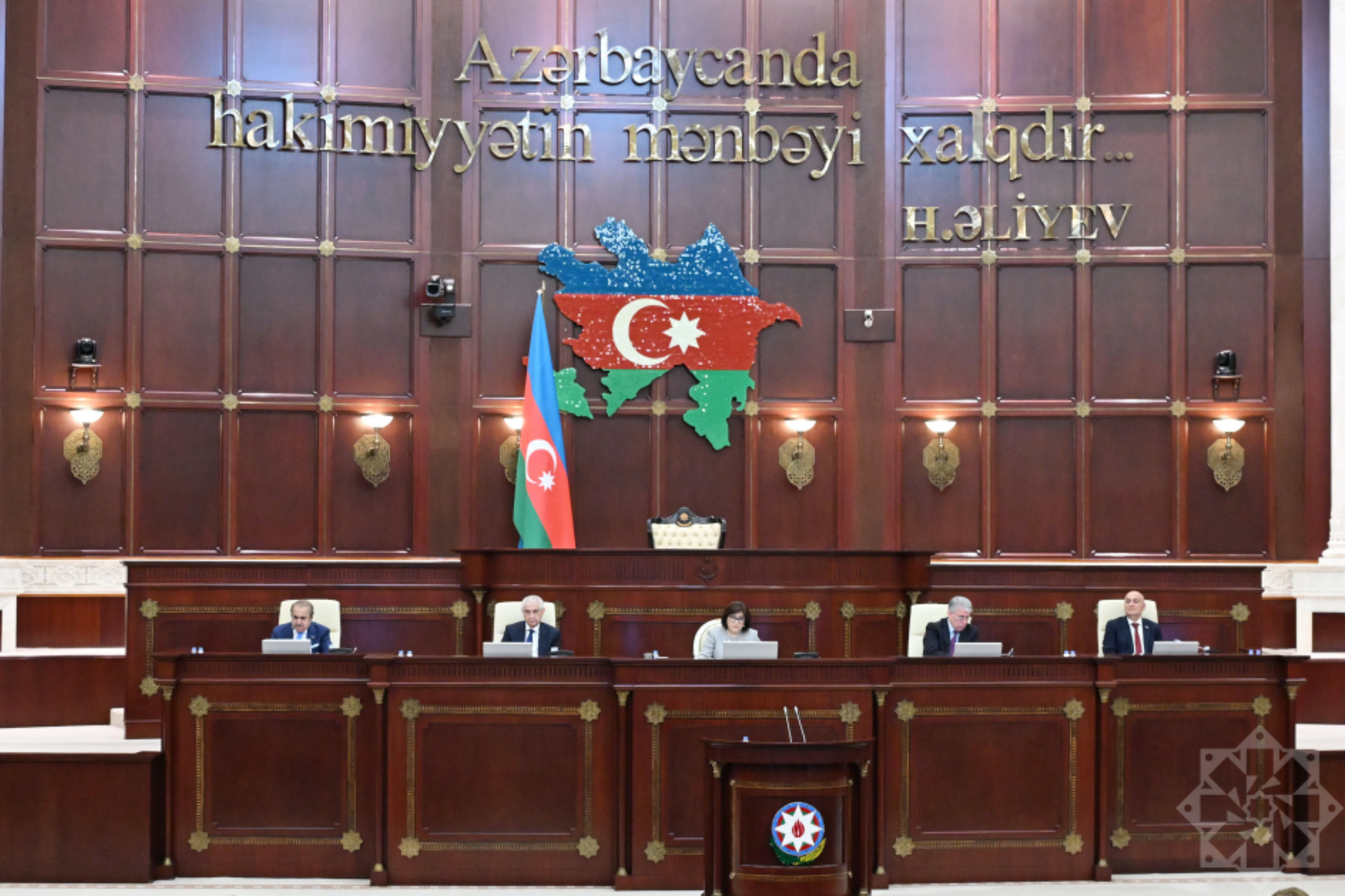 Milli Məclisdə 14 məsələ müzakirə olunub