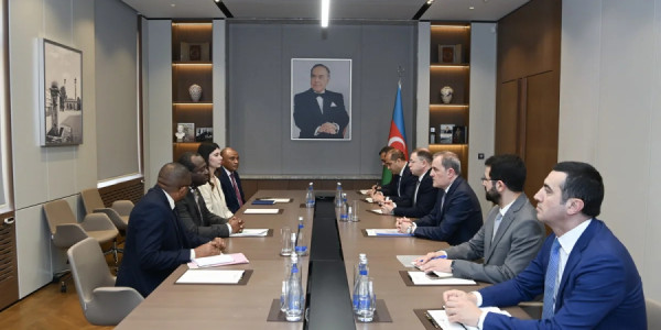 Azərbaycan və Qəmər Adaları İttifaqı arasında əməkdaşlıq perspektivləri müzakirə olunub