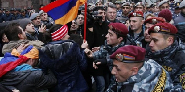 Ermənistan gərginlik artır, sülh prosesi təhlükə altınddır