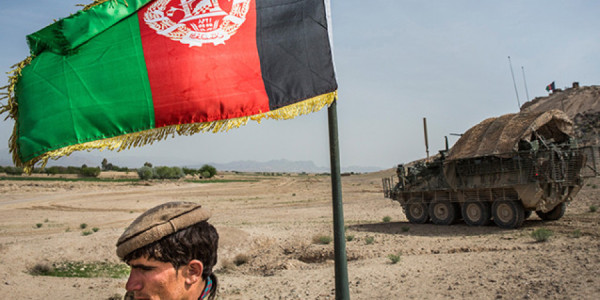 Taliban rəsmisi Allah böyükdür deyib telefonunu sındırdı