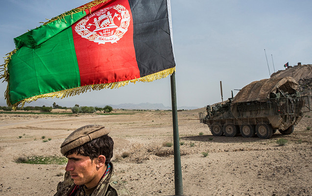 Taliban rəsmisi Allah böyükdür deyib telefonunu sındırdı