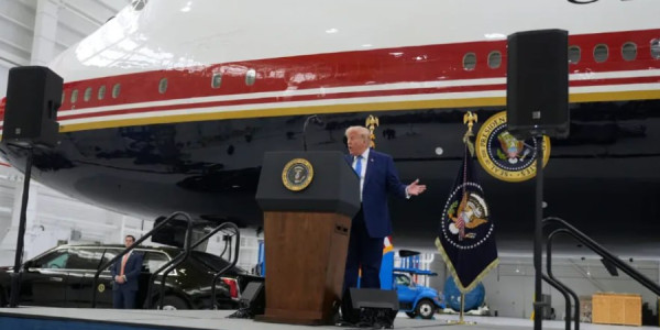 Tramp yeni “Air Force One” təyyarəsini təqdim edib