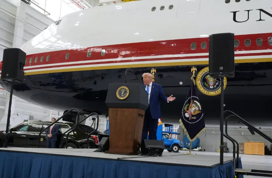 Tramp yeni “Air Force One” təyyarəsini təqdim edib