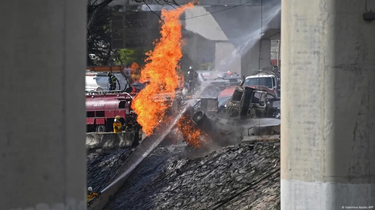 Meksikada tanker qəzası panikaya səbəb oldu