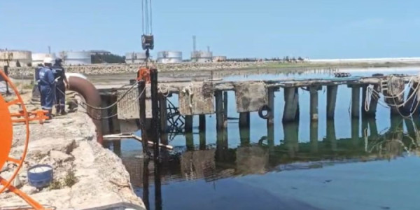 Dübəndi sahilində neft sızması: “Azneft” boru xətti zədələnib