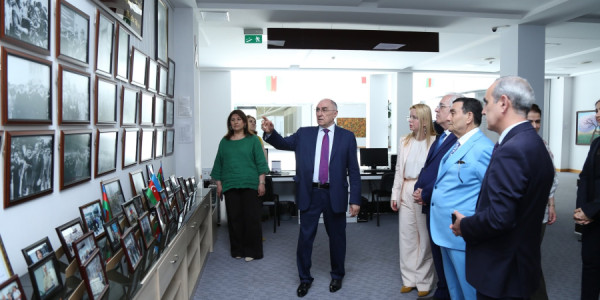 Albaniya Elmlər Akademiyasının nümayəndə heyəti MEK-in qonağı olub