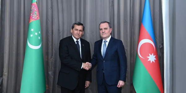 Ceyhun Bayramov Rəşid Meredovla görüşüb