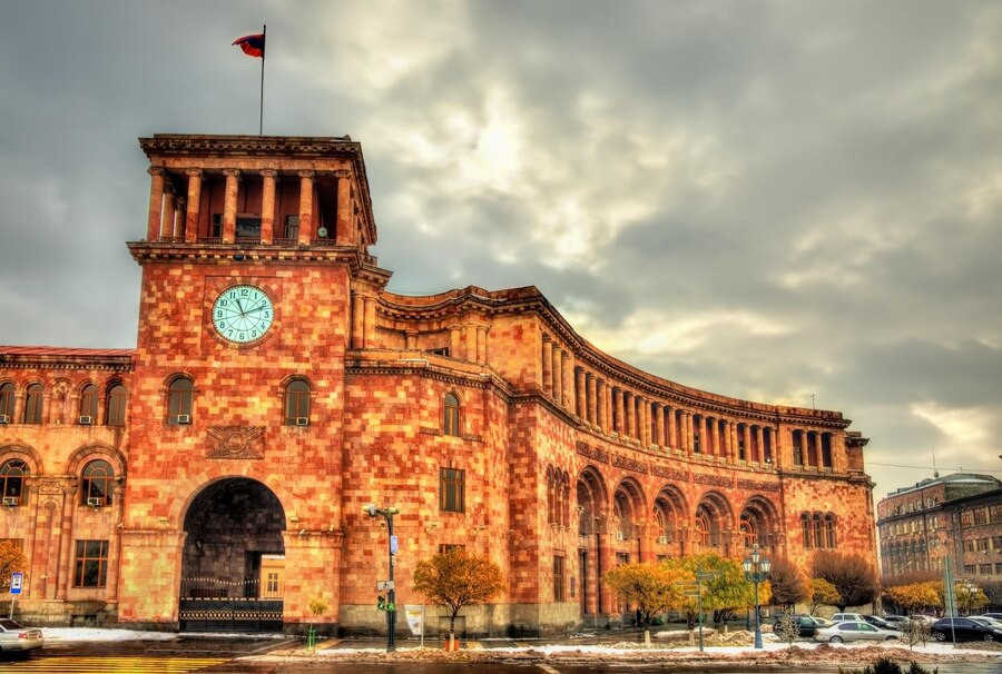 Ermənistanda ara qarışır, məhzəb itir: Seçkilərin nəticəsi ləğv olunacaq?