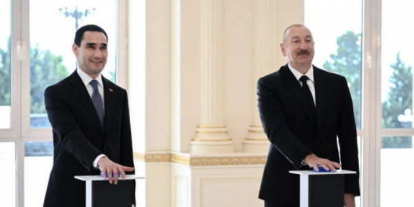 Azərbaycan Türkmənistana tanker hədiyyə edib