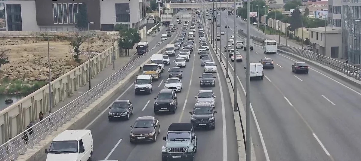 Bu yollarda tıxac var -