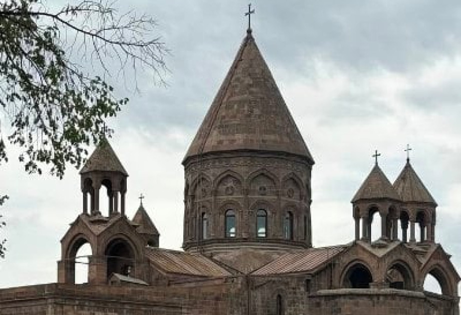 Ermənistanda iki keşiş Rusiyaya buraxılmadı: hava limanında geri qaytarıldılar