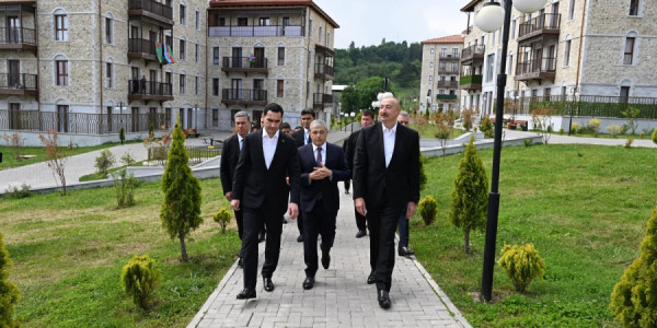 İlham Əliyev və Sərdar Berdiməhəmmədov Şuşadakı yaşayış kompleksinə baş çəkiblər