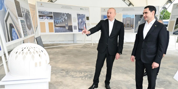Azərbaycan və Türkmənistan prezidentləri Şuşa məscidində tikinti işlərinin gedişi ilə tanış olublar