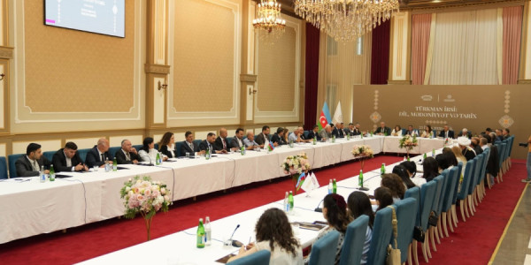 “Türkman irsi: dil, mədəniyyət və tarix” mövzusunda elmi müzakirə təşkil olunub