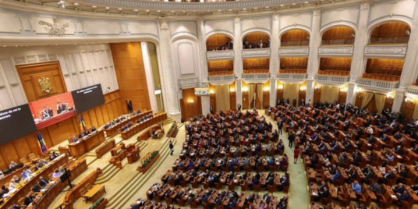 Rumıniya parlamenti Moldova ilə birləşmə təşəbbüsünü dəstəklədi