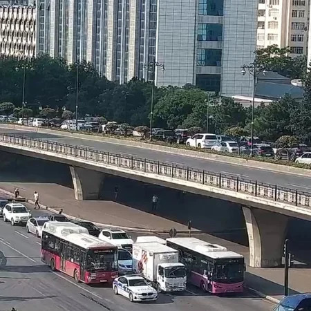 Bu yollarda tıxac var -
