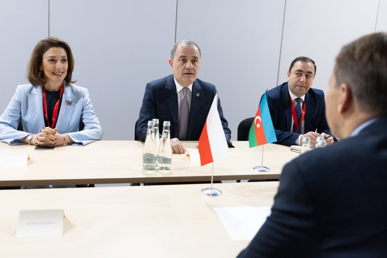 Ceyhun Bayramov polşalı həmkarı ilə Cənubi Qafqazı və Ukraynaya dəstəyi müzakirə edib