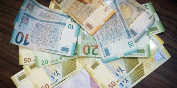 Manat dövriyyəsində zəifləmə