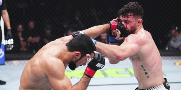 Fərman Həsənov UFC-də qələbə qazanıb