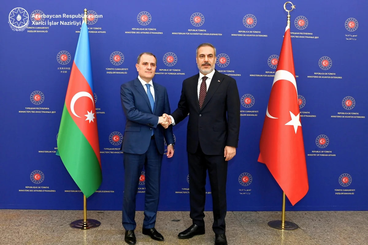 Ceyhun Bayramov Hakan Fidanla regiondakı təhlükəsizlik vəziyyətini müzakirə edib