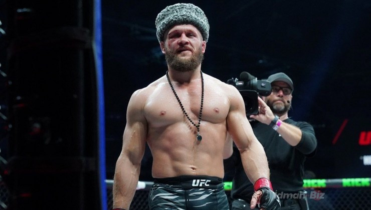 UFC: Rafael Fiziyev gecənin əsas döyüşündə qalib gəlib
