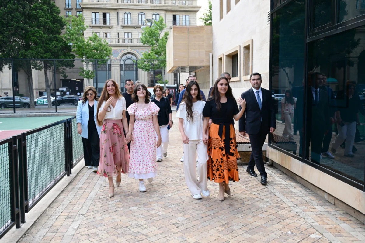 Leyla Əliyeva və Arzu Əliyeva Dənizkənarı Milli Parkda təşkil olunan açılış və təqdimat mərasimlərinə qatılıblar