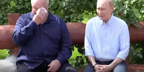 Putinlə qapalı görüşdən sonra Lukaşenko yoxa çıxıb