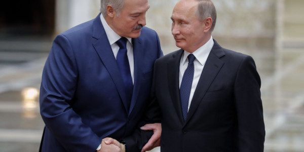 Lukaşenko Putinlə qapalı danışıqlardan sonra Asiyaya yollanıb