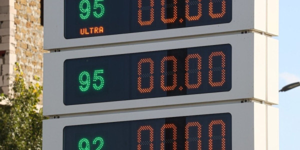 Rusiya daxili bazarı sabitləşdirmək üçün yanacaq idxalına başlaya bilər