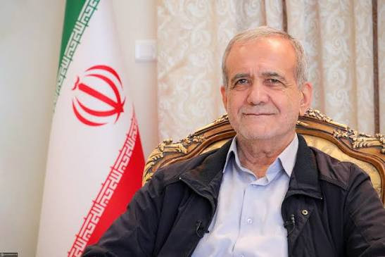 Pezeşkian: Təhdidlər bizi yolumuzdan döndərməyəcək