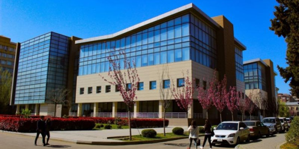 Mərkəzi Elmi Kitabxanada süni intellektlə bağlı beynəlxalq təlimat Azərbaycan dilinə tərcümə edilib