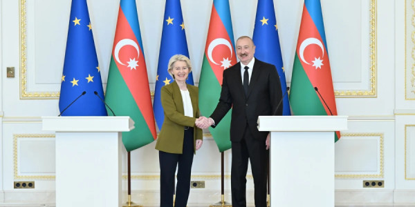 İlham Əliyev və Ursula Fon der Lyayen mətbuata bəyanatlarla çıxış edirlər