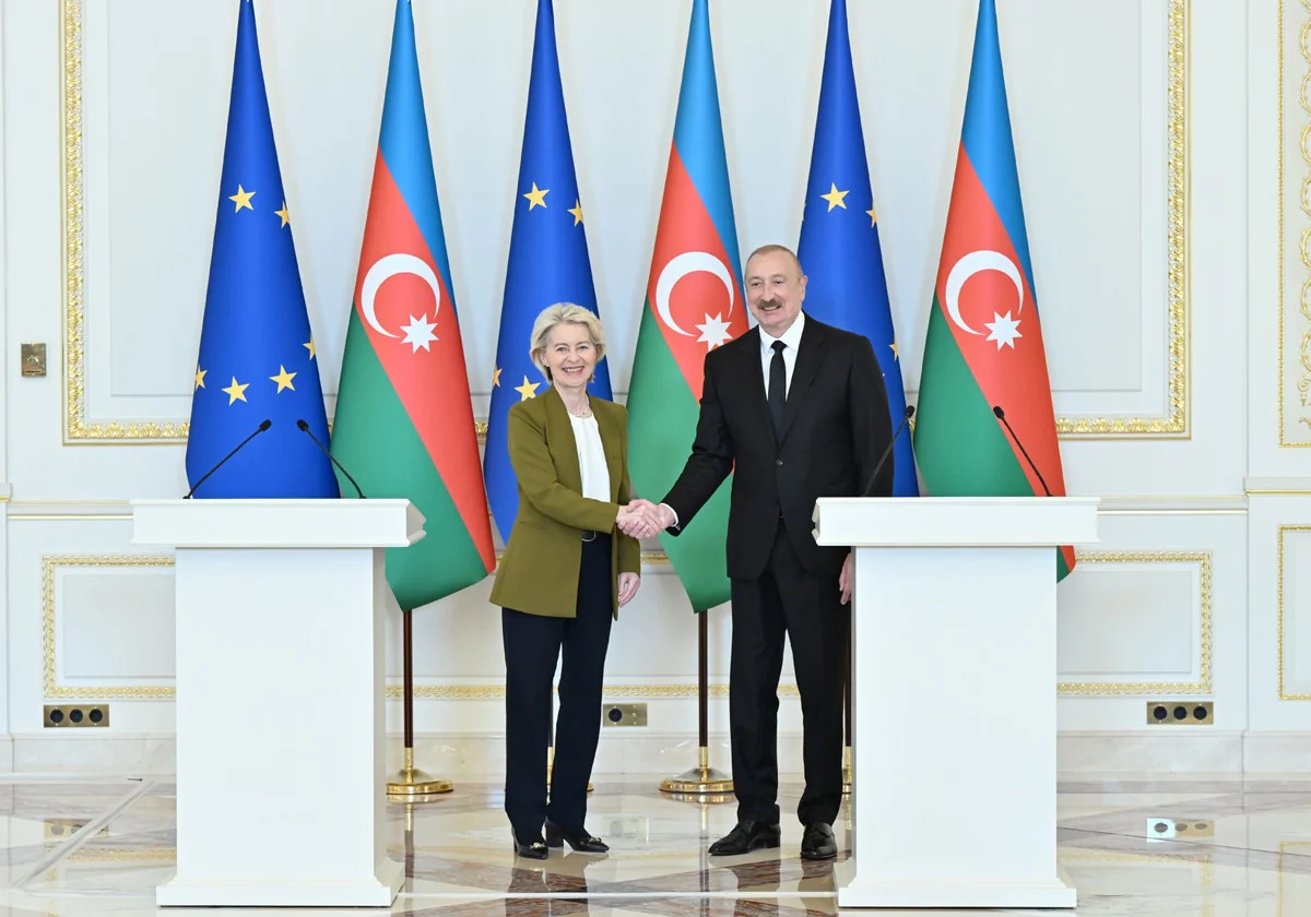 İlham Əliyev və Ursula Fon der Lyayen mətbuata bəyanatlarla çıxış edirlər