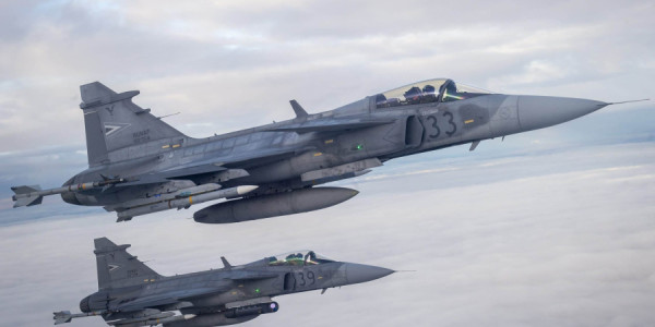 Ukrayna rəsmi olaraq Gripen E qırıcı təyyarələri ilə müqavilə bağlayıb