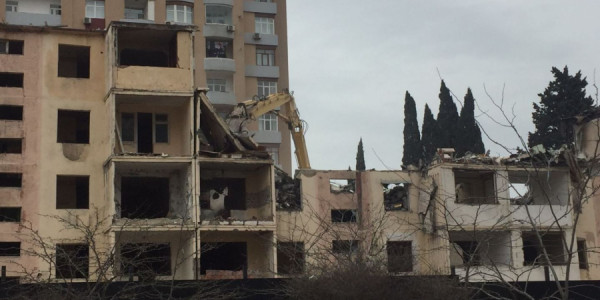 Bakıda bu binalar söküləcək