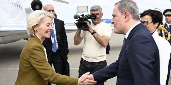 Ursula Fon der Lyayen Azərbaycana səfərə gəlib