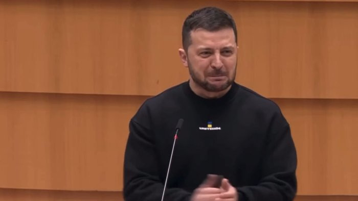 Evlərimiz dağılır, insanlar ölür – Zelenski hava hücumundan müdafiə sistemlərinə görə üsyan etdi