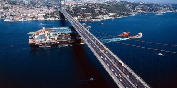Türkiyə Bosfor və Dardanel boğazlarından keçid haqqını 15 faiz artırıb