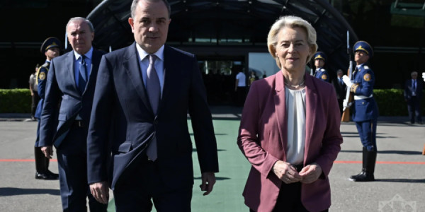 Ursula Fon der Lyayenin Azərbaycana səfəri başa çatıb