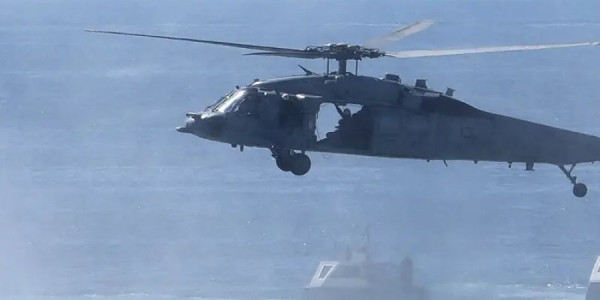 ABŞ hərbi helikopteri Ərəbistan dənizinə məcburi eniş edib, bir ekipaj üzvü itkin düşüb