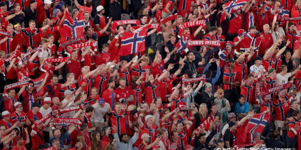 Norveç futbolçuları vikinq obrazında