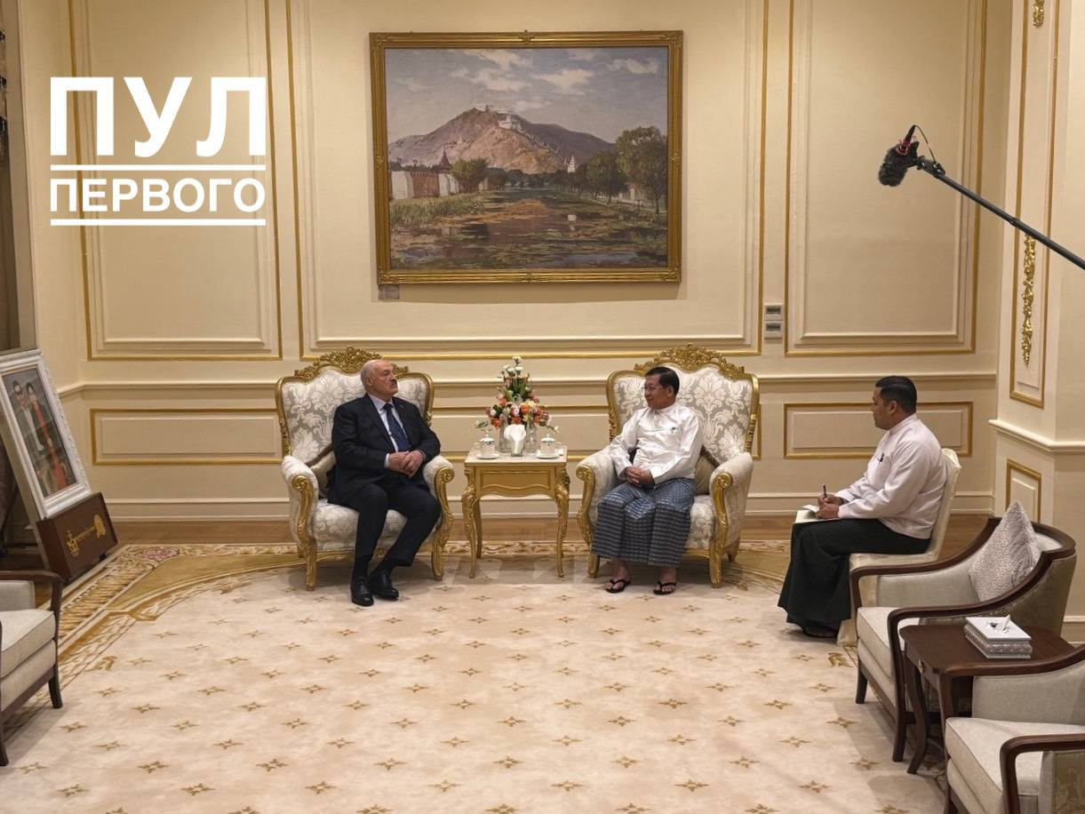 Belarus və Myanma liderləri təkbətək görüş keçirir