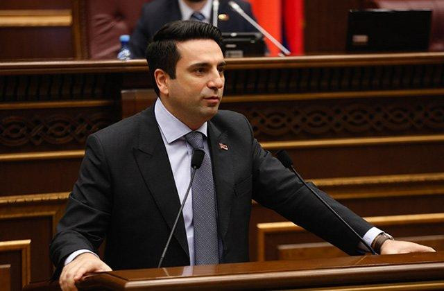 Ermənistanda həbsdəki lider parlament sədrini məhkəməyə verdi