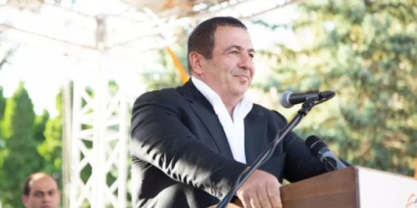 Erməni siyasətçi: Rusiya bazarında Ermənistan məhsullarının yerini sürətlə Azərbaycan məhsulları tutur