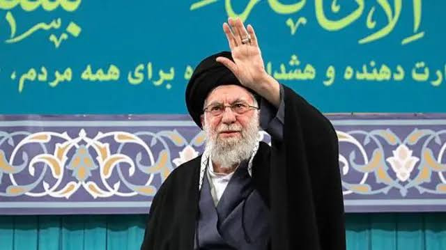 Xamenei ilə vida mərasimi üçün Tehran üzərində uçuşlar qadağan edildi